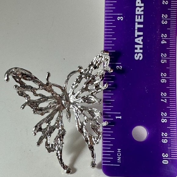 Big bold butterfly ring adjustable statement in silver tone metal - Picture 2 of 5
